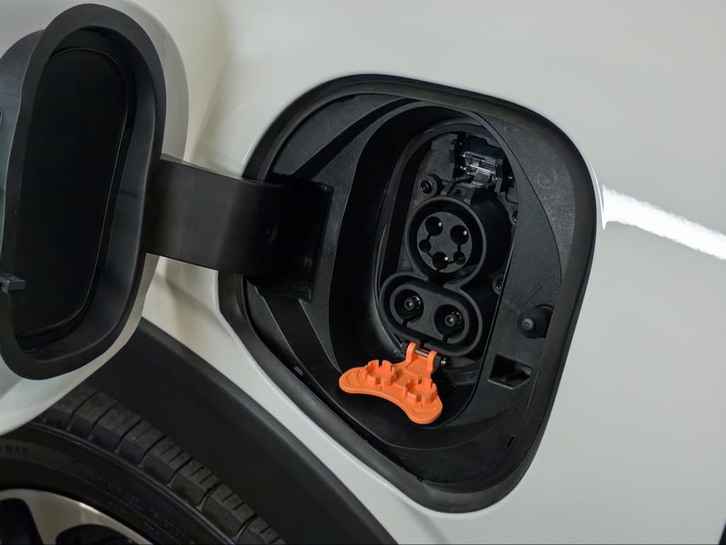 2023 Chevrolet Bolt EUV view 5