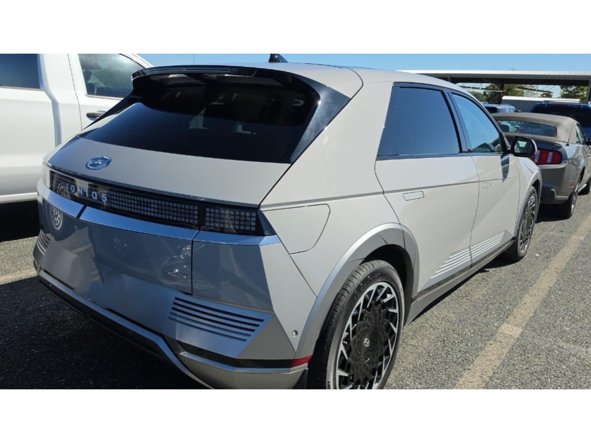 2023 Hyundai IONIQ 5 view 3