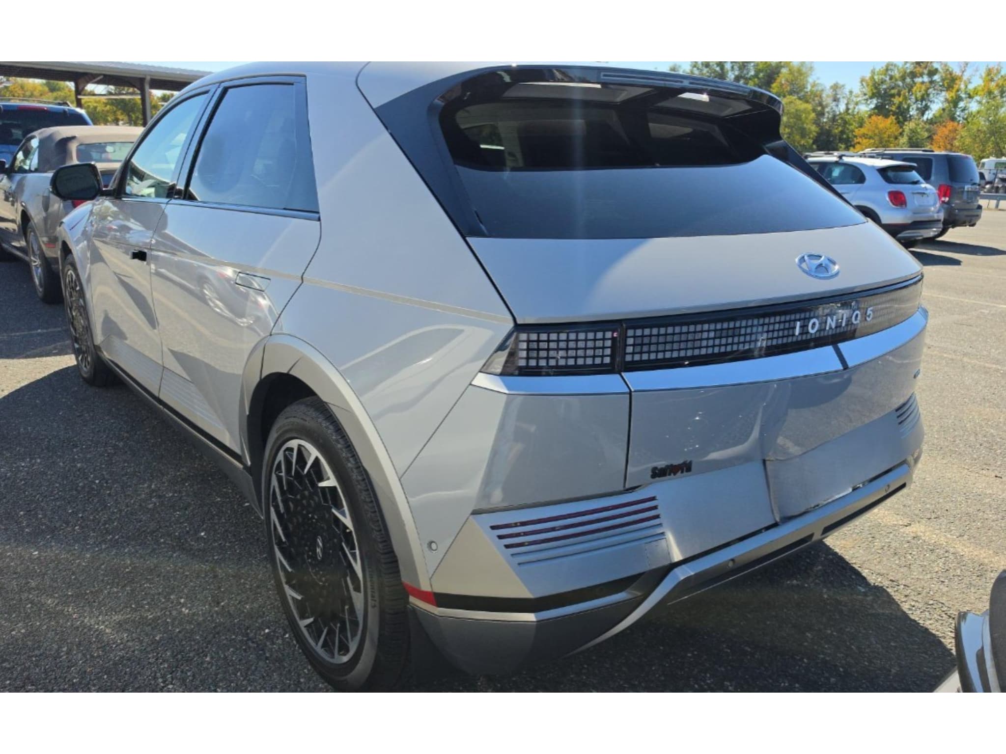 2023 Hyundai IONIQ 5 view 2