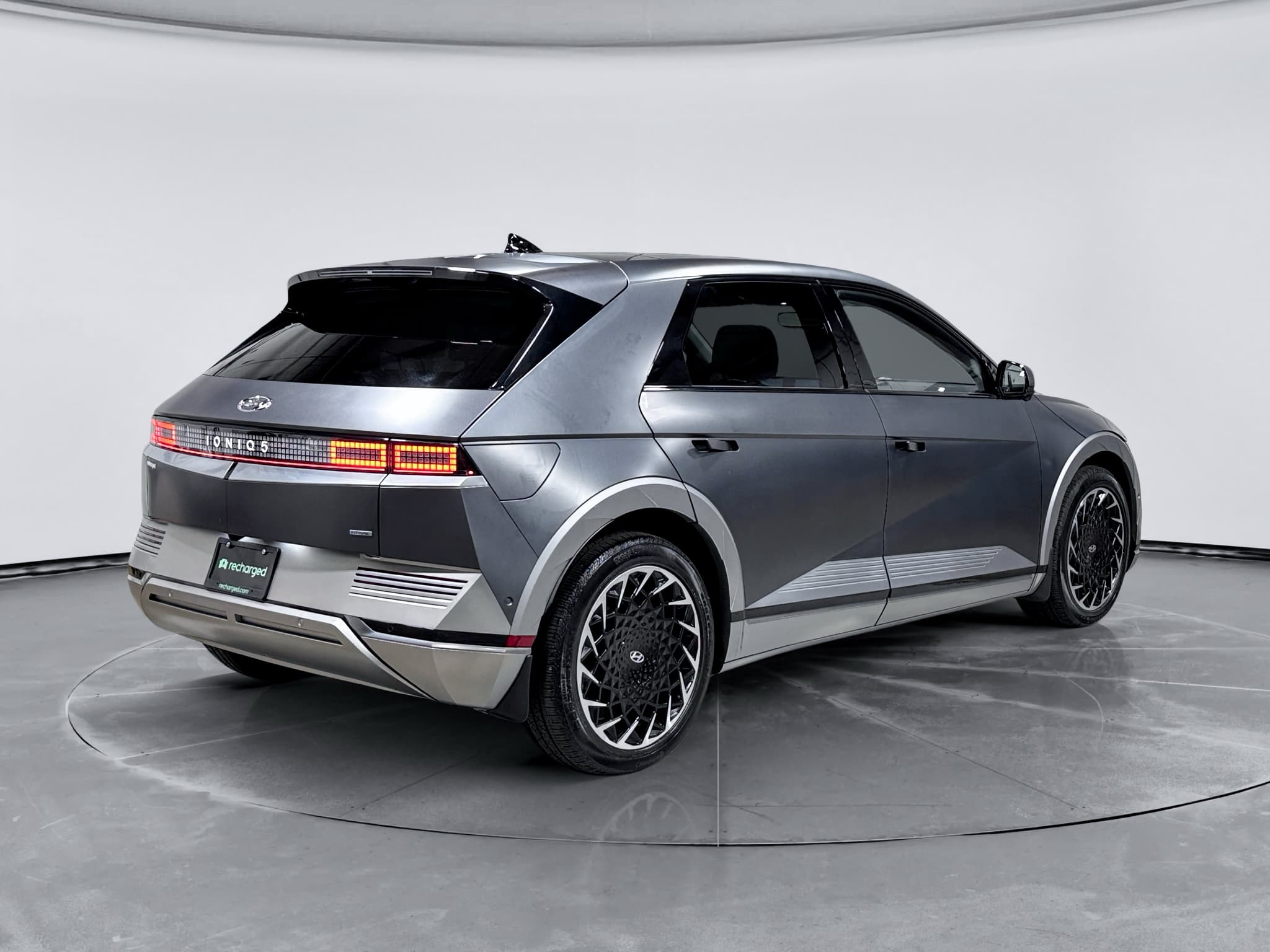2023 Hyundai IONIQ 5 view 3