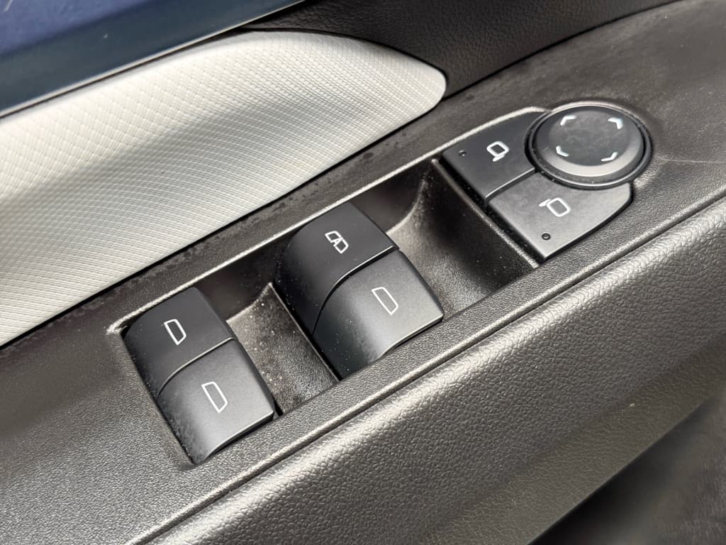 2025 Chevrolet Equinox EV view 7