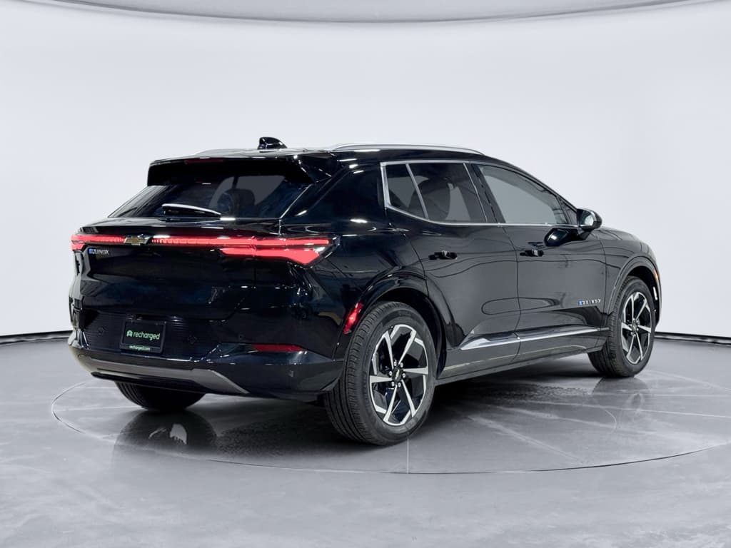 2025 Chevrolet Equinox EV view 3