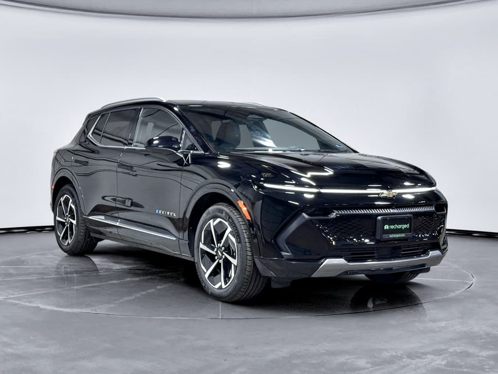 2025 Chevrolet Equinox EV view 4