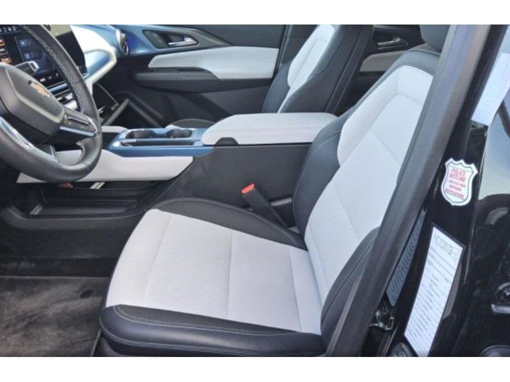 2025 Chevrolet Equinox EV view 5