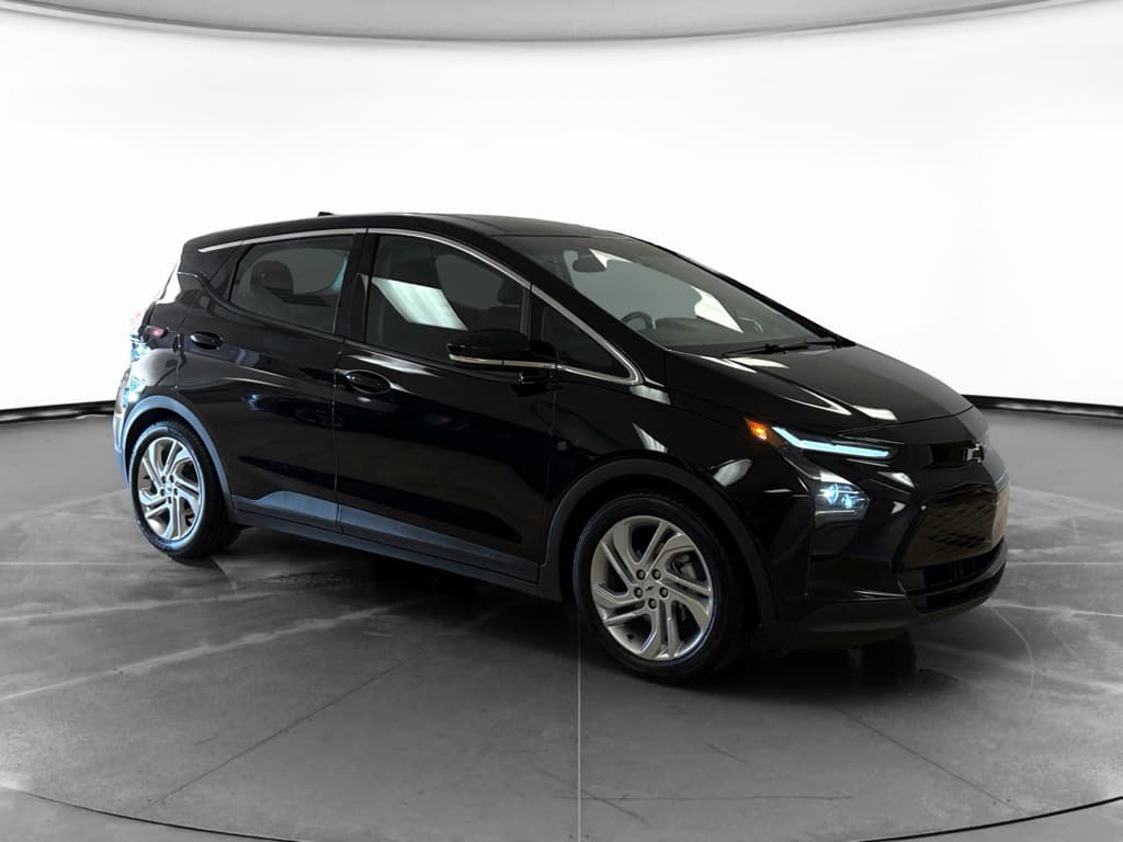 2023 Chevrolet Bolt EV view 3