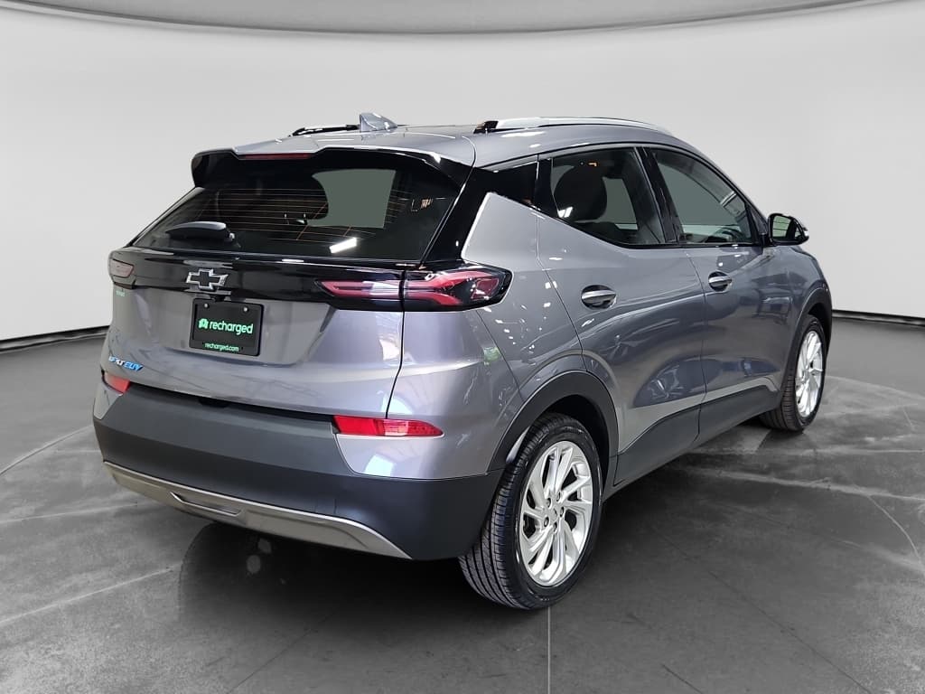 2023 Chevrolet Bolt EUV view 3