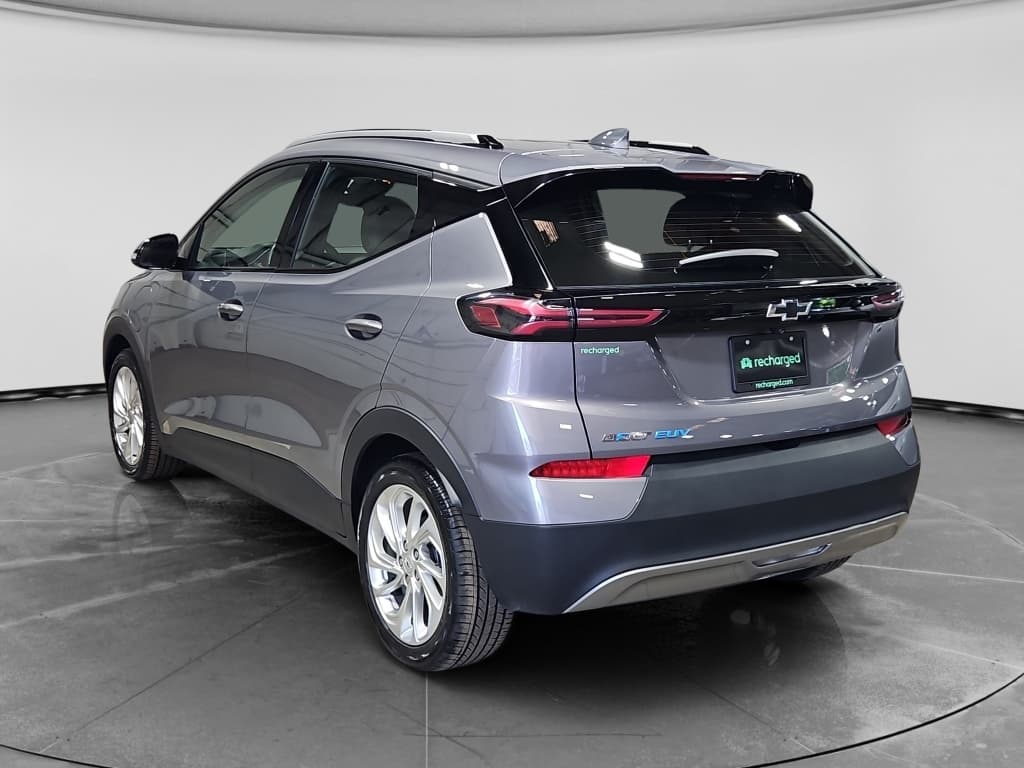 2023 Chevrolet Bolt EUV view 2