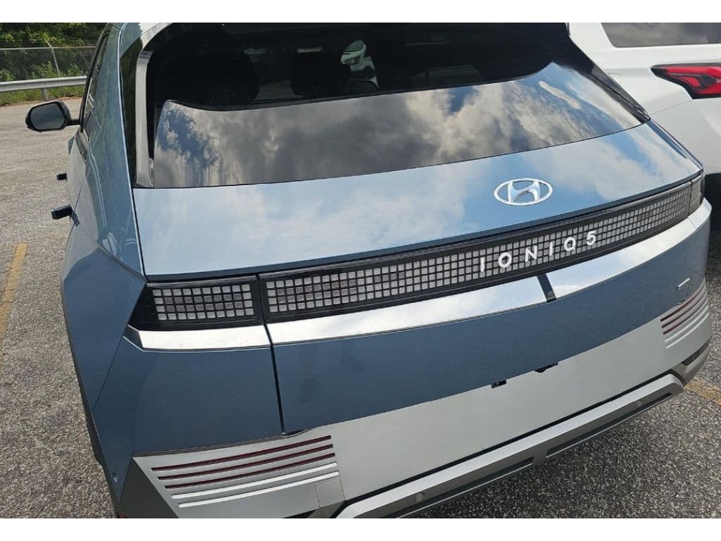 2023 Hyundai IONIQ 5 view 4