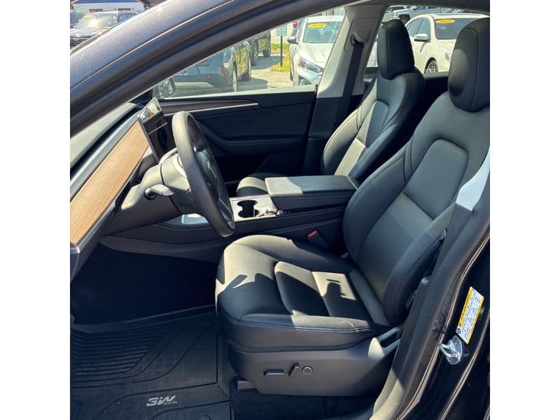 2024 Tesla Model Y view 5