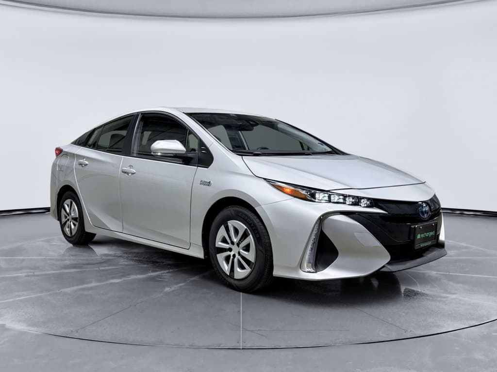 2022 Toyota Prius Prime view 4