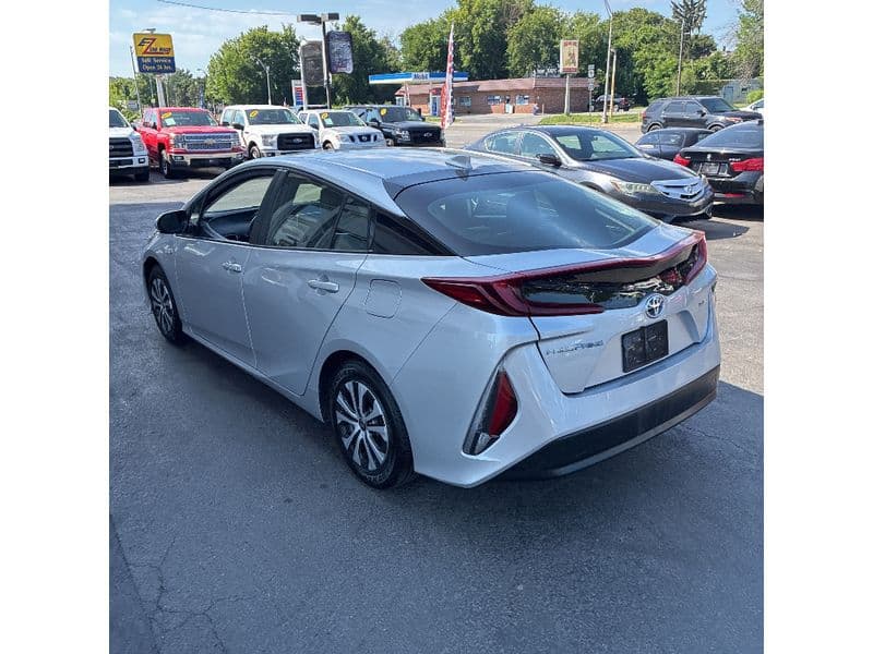 2022 Toyota Prius Prime view 4