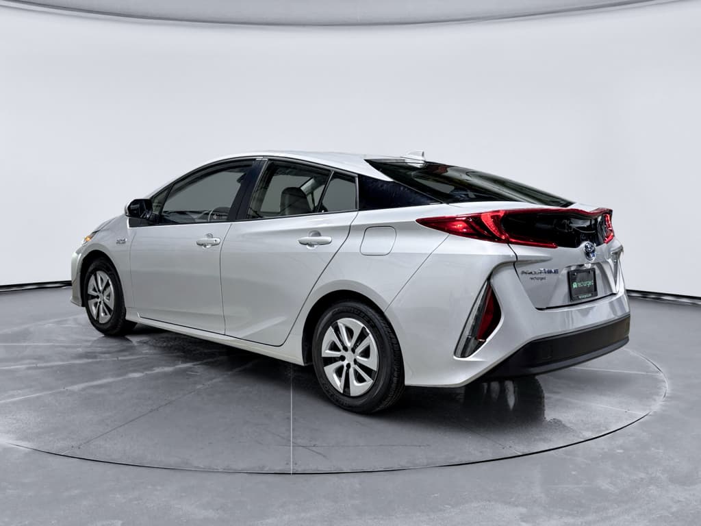 2022 Toyota Prius Prime view 2
