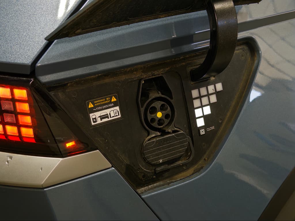 2023 Hyundai IONIQ 5 view 5