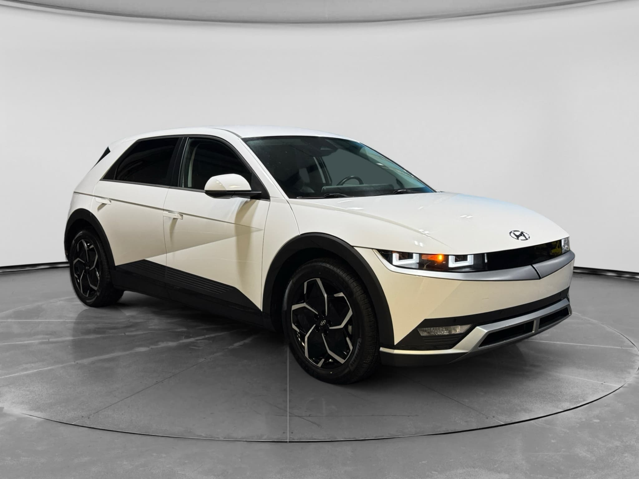 2023 Hyundai IONIQ 5 view 4