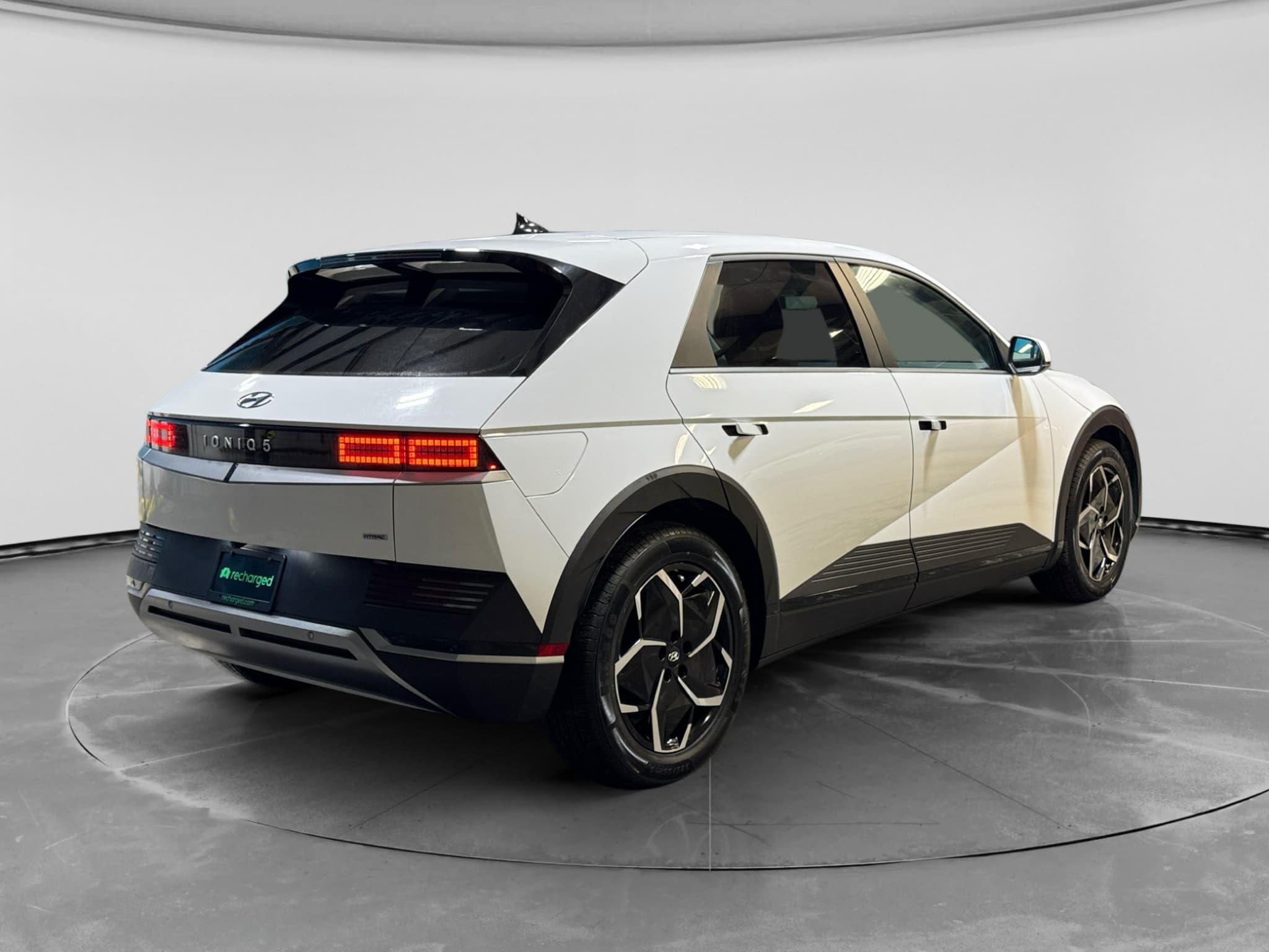 2023 Hyundai IONIQ 5 view 3