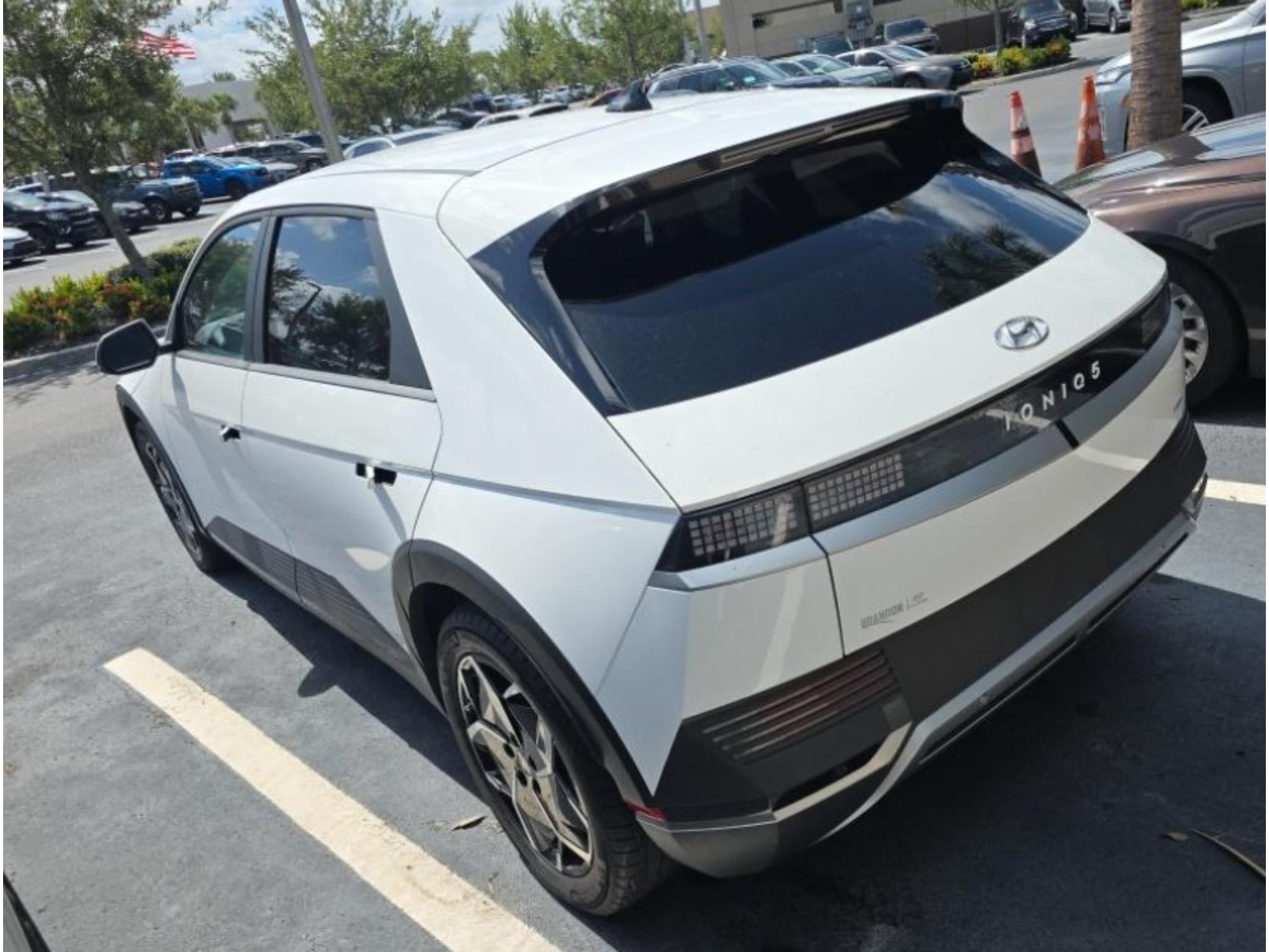 2023 Hyundai IONIQ 5 view 4