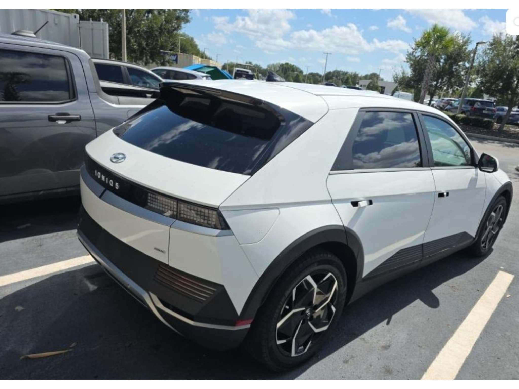 2023 Hyundai IONIQ 5 view 3