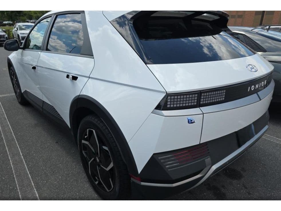 2023 Hyundai IONIQ 5 view 4