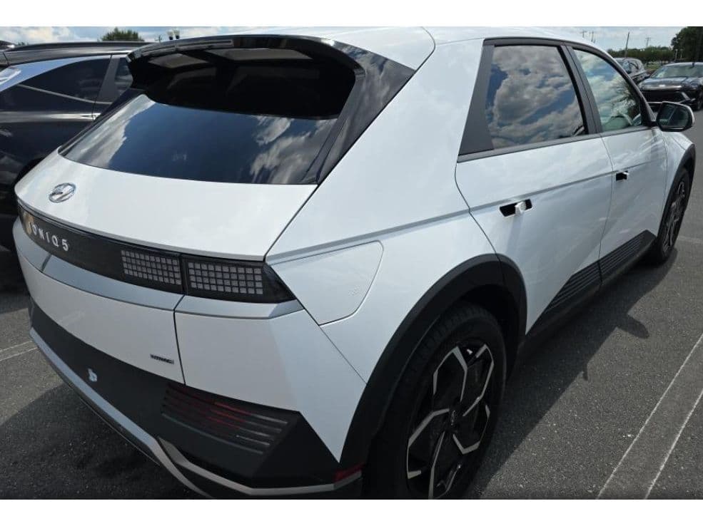 2023 Hyundai IONIQ 5 view 3