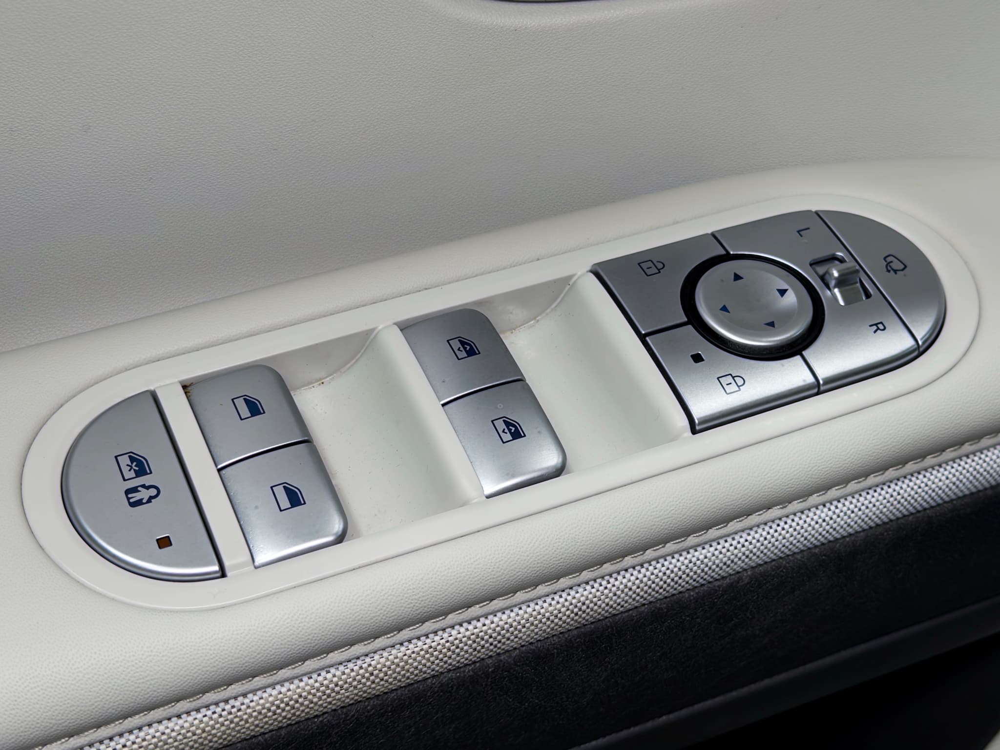2023 Hyundai IONIQ 5 view 7