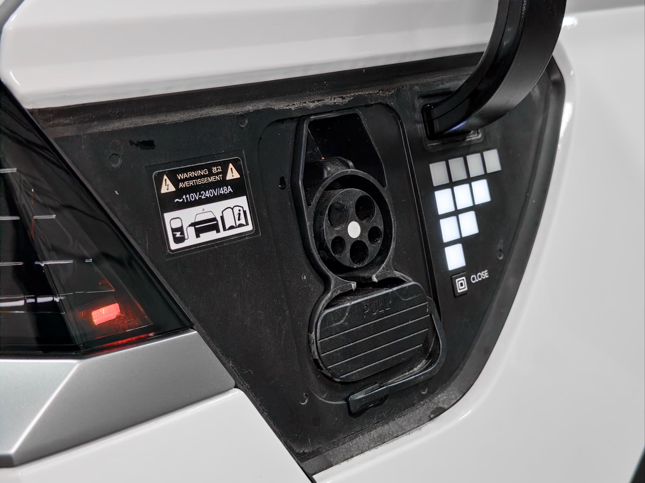 2023 Hyundai IONIQ 5 view 5