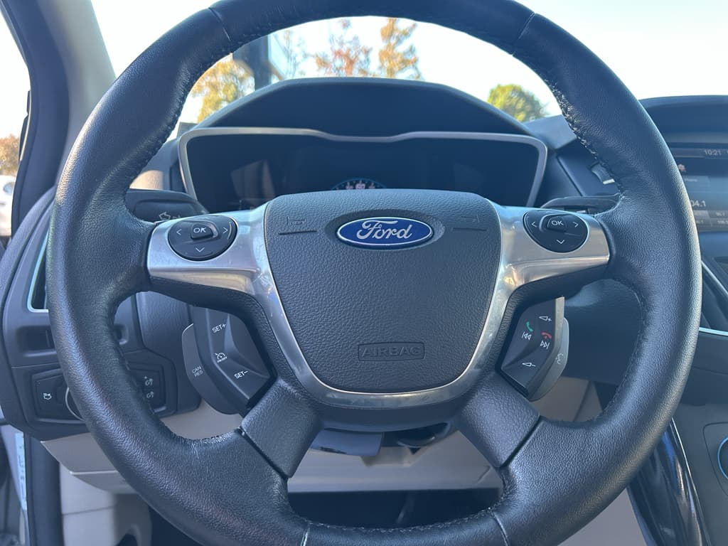 2015 Ford Focus view 8
