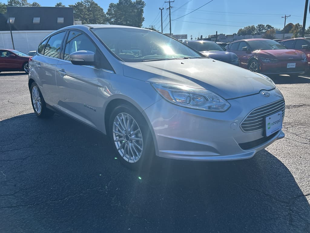 2015 Ford Focus view 4