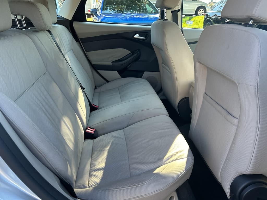 2015 Ford Focus view 17