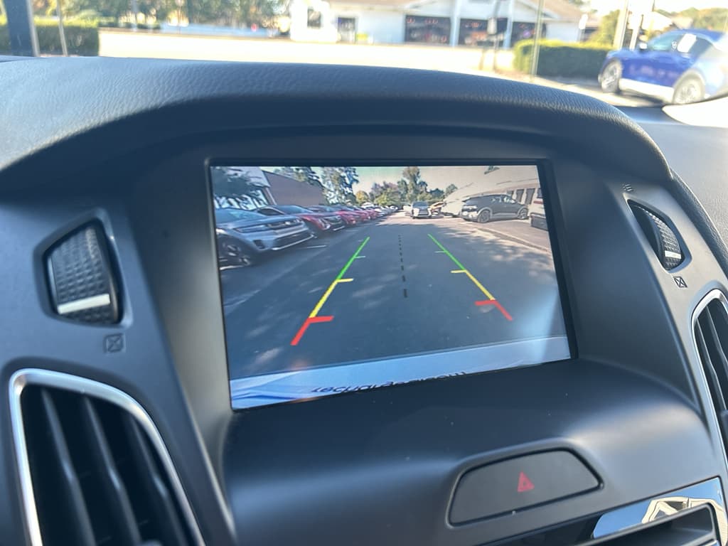 2015 Ford Focus view 11