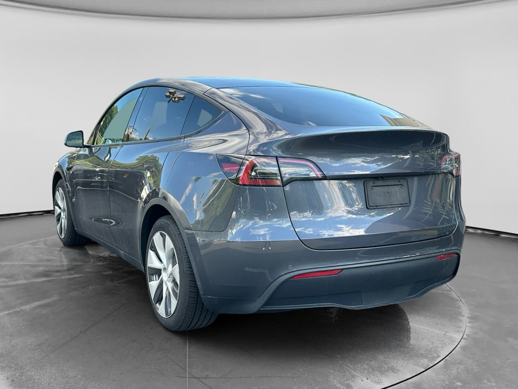2021 Tesla Model Y view 4
