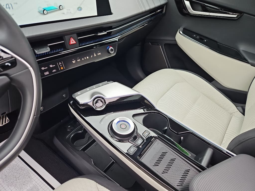 2024 Kia EV6 view 17