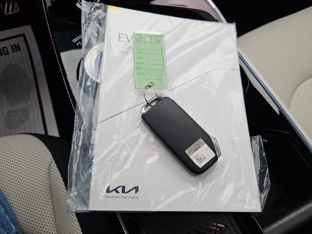 2024 Kia EV6 view 21