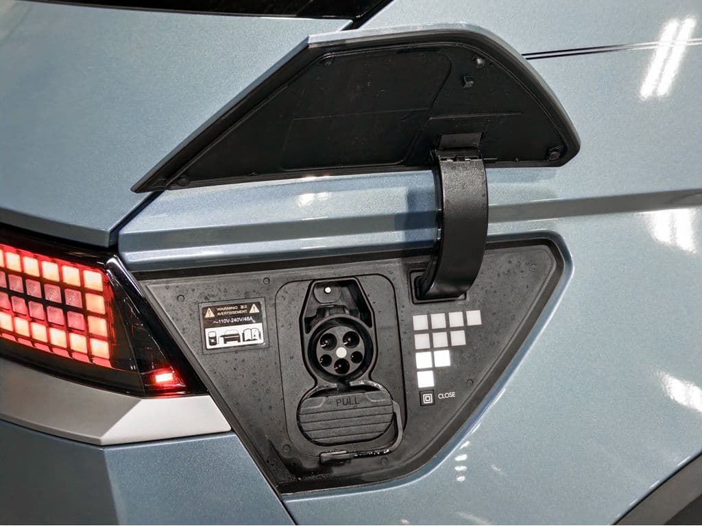 2023 Hyundai IONIQ 5 view 5