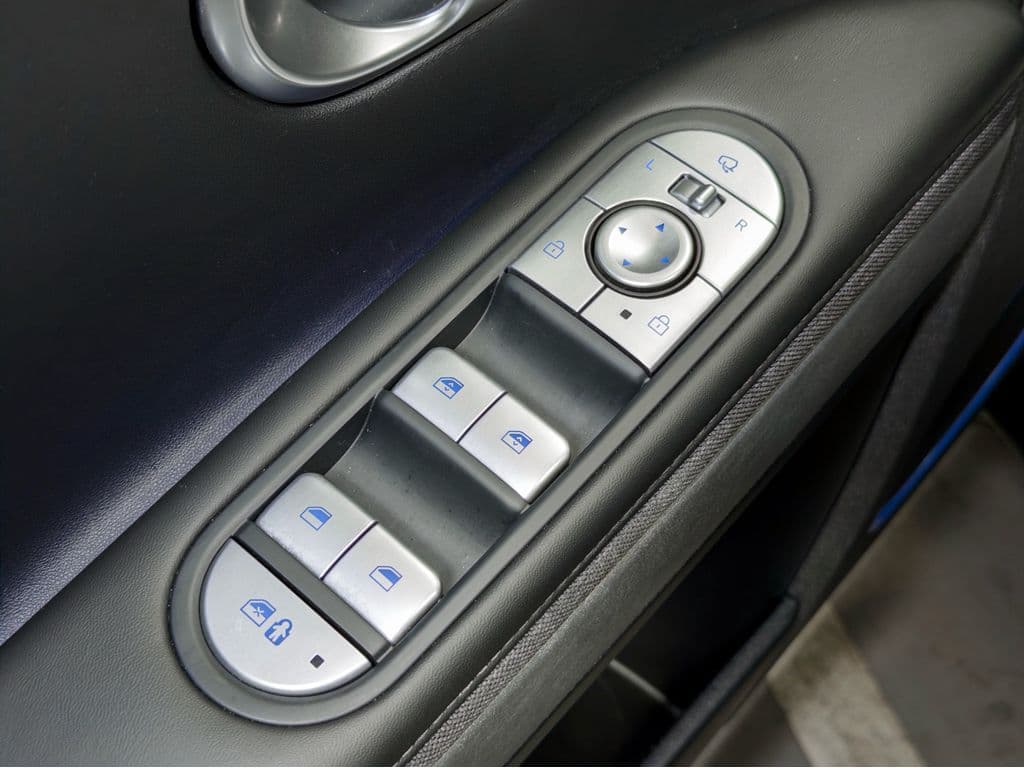 2023 Hyundai IONIQ 5 view 8