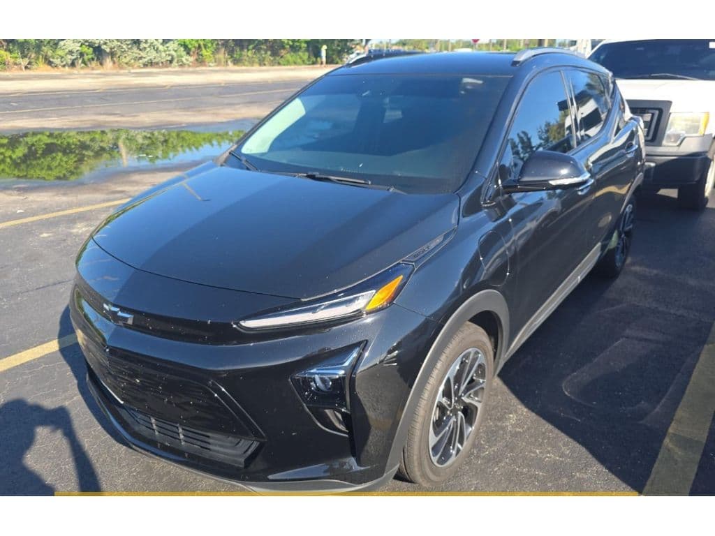 2023 Chevrolet Bolt EUV view 1