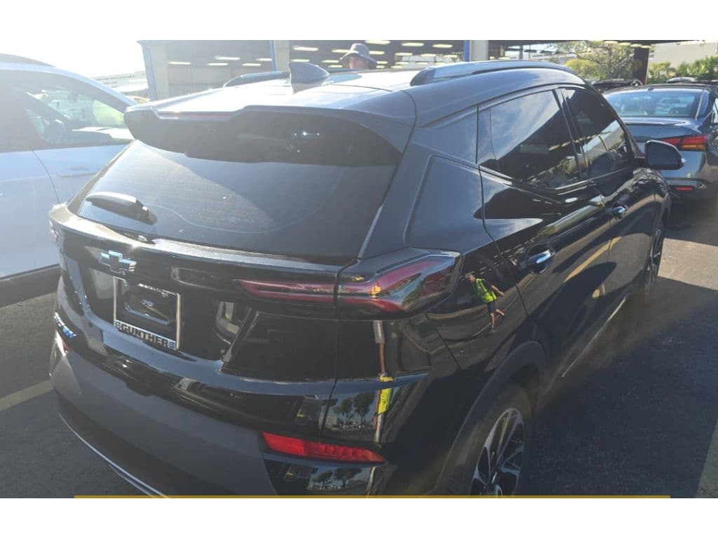 2023 Chevrolet Bolt EUV view 3