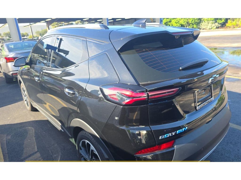 2023 Chevrolet Bolt EUV view 4
