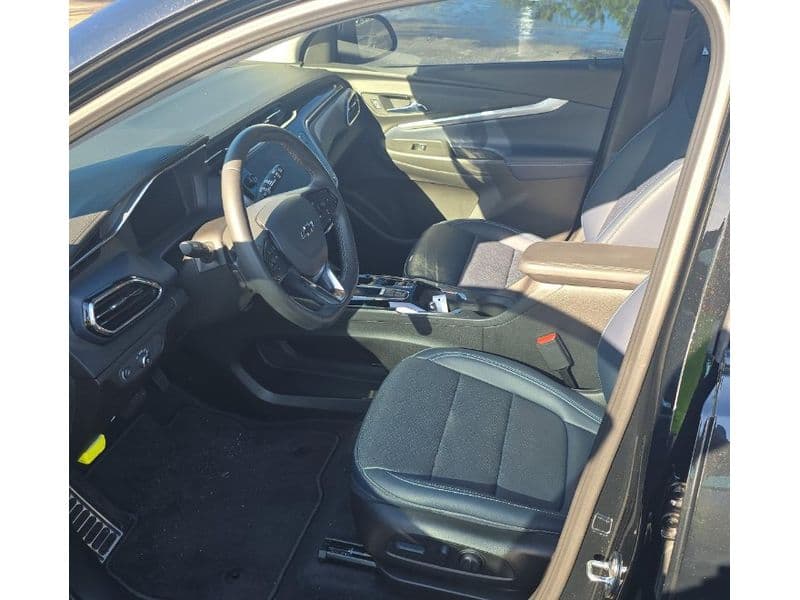 2023 Chevrolet Bolt EUV view 5