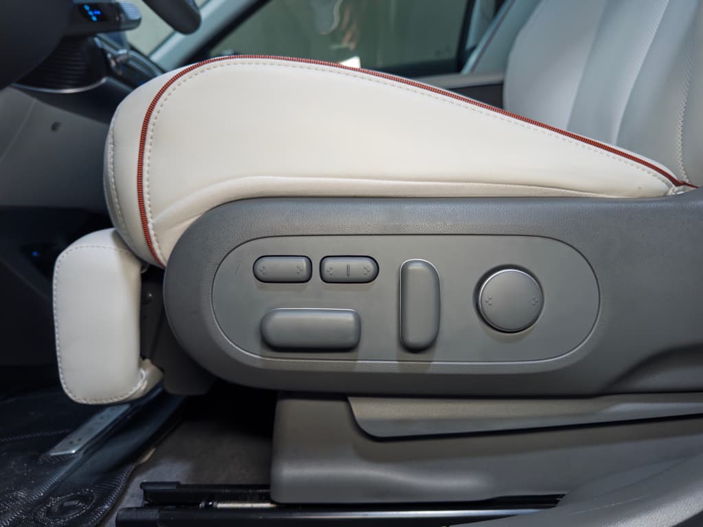 2023 Hyundai IONIQ 5 view 7