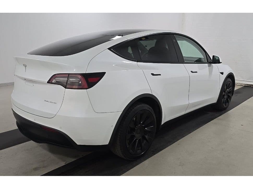 2021 Tesla Model Y view 3