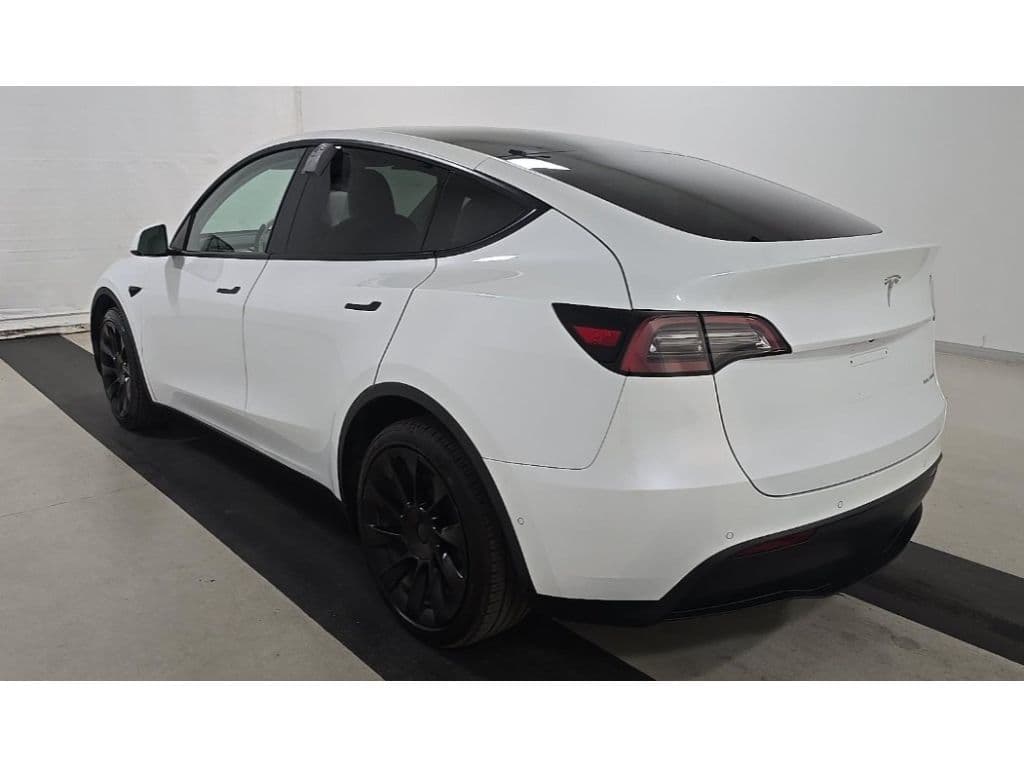2021 Tesla Model Y view 4