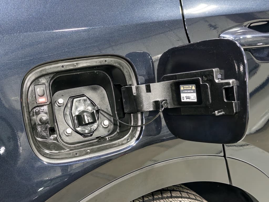 2023 Kia Sorento Plug-in Hybrid view 5