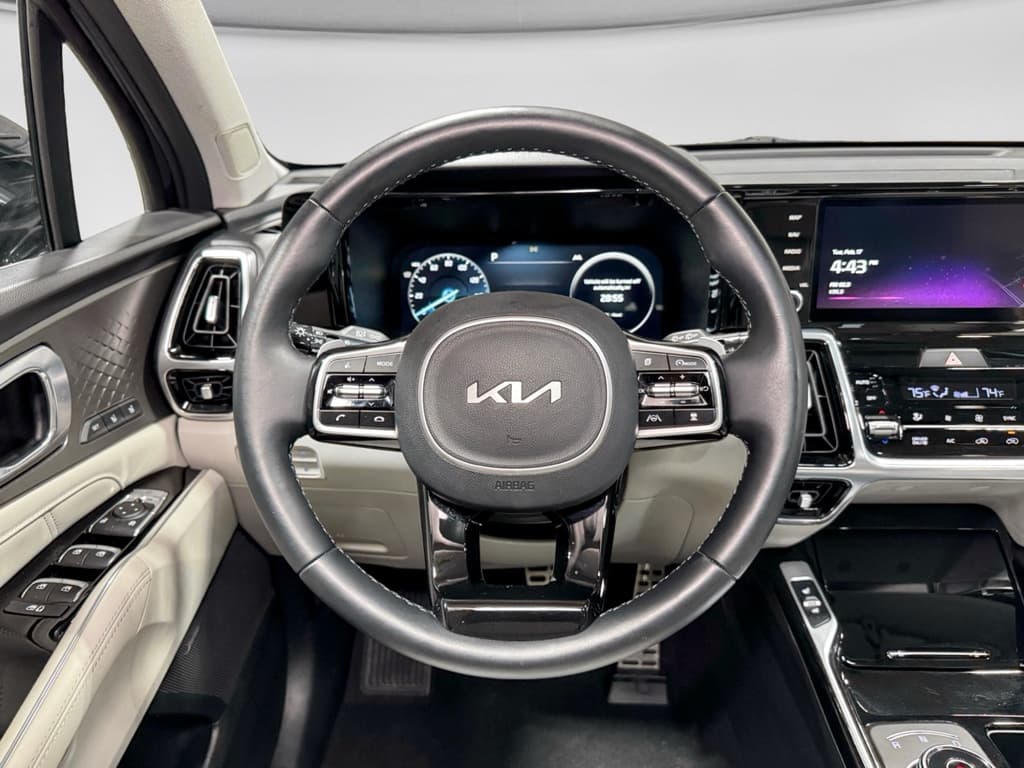 2023 Kia Sorento Plug-in Hybrid view 9