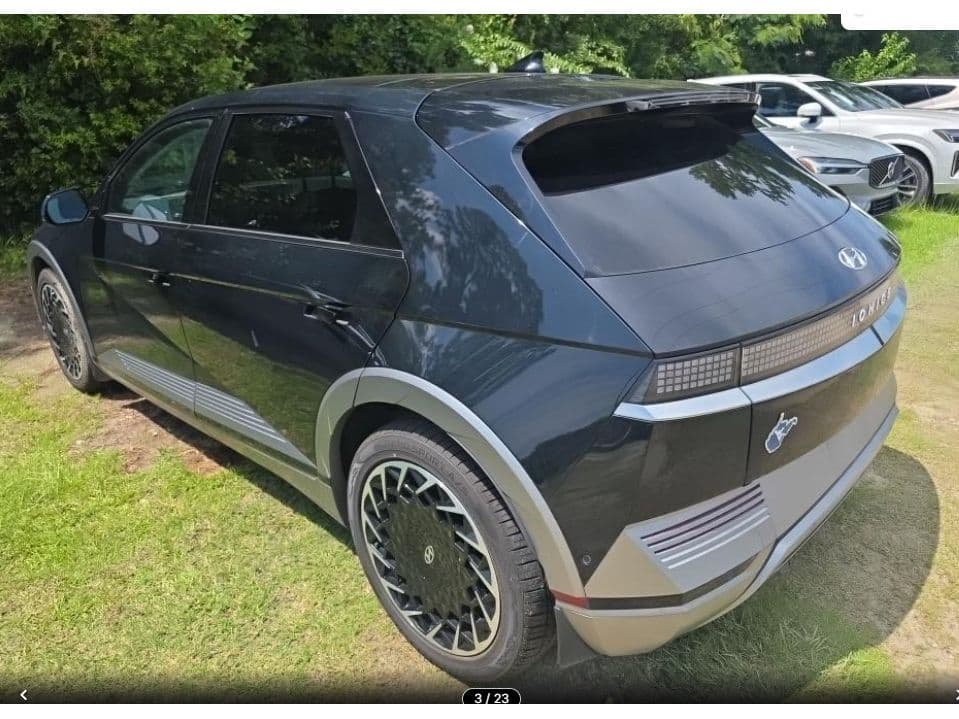 2023 Hyundai IONIQ 5 view 2