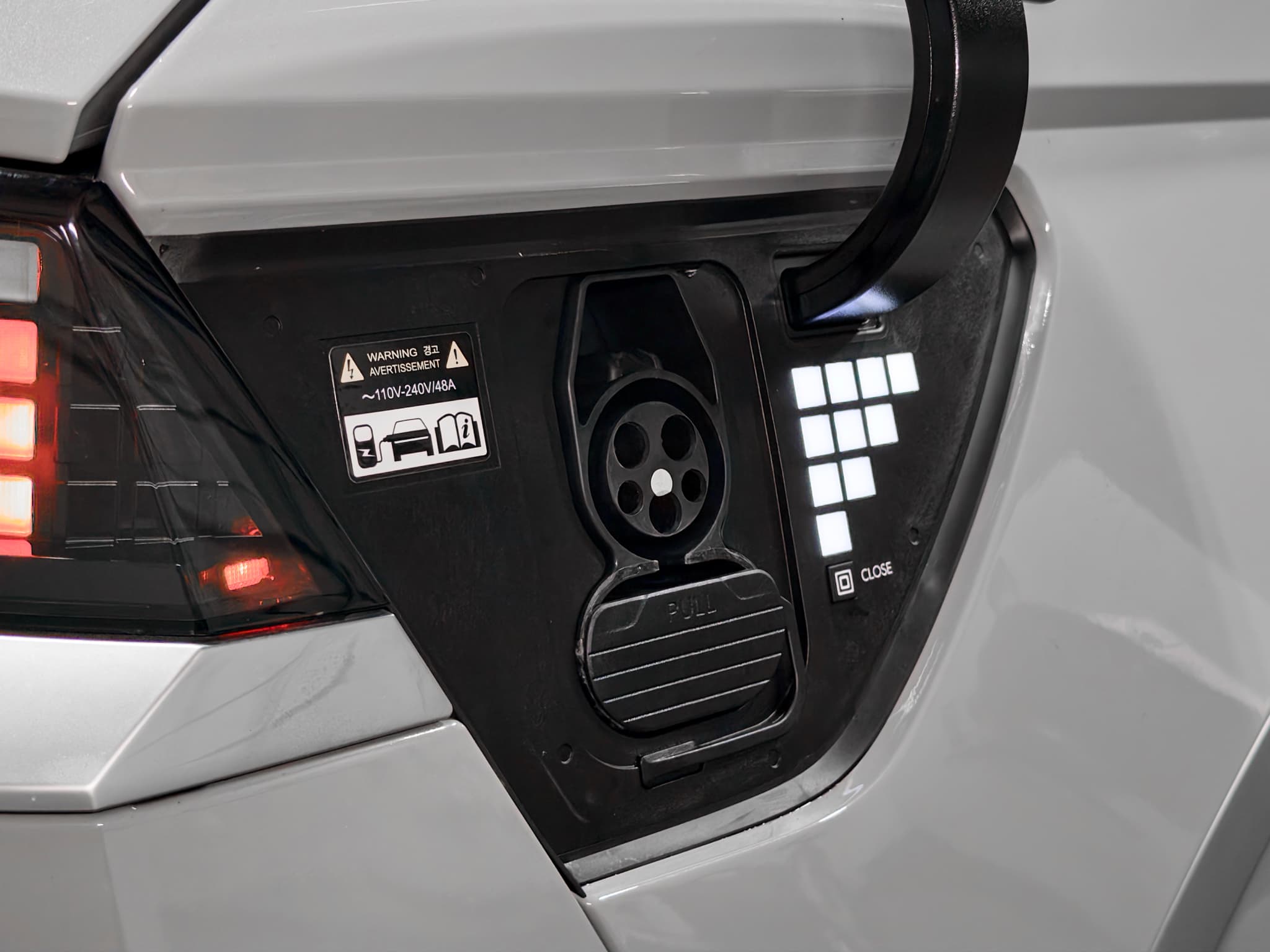 2023 Hyundai IONIQ 5 view 5