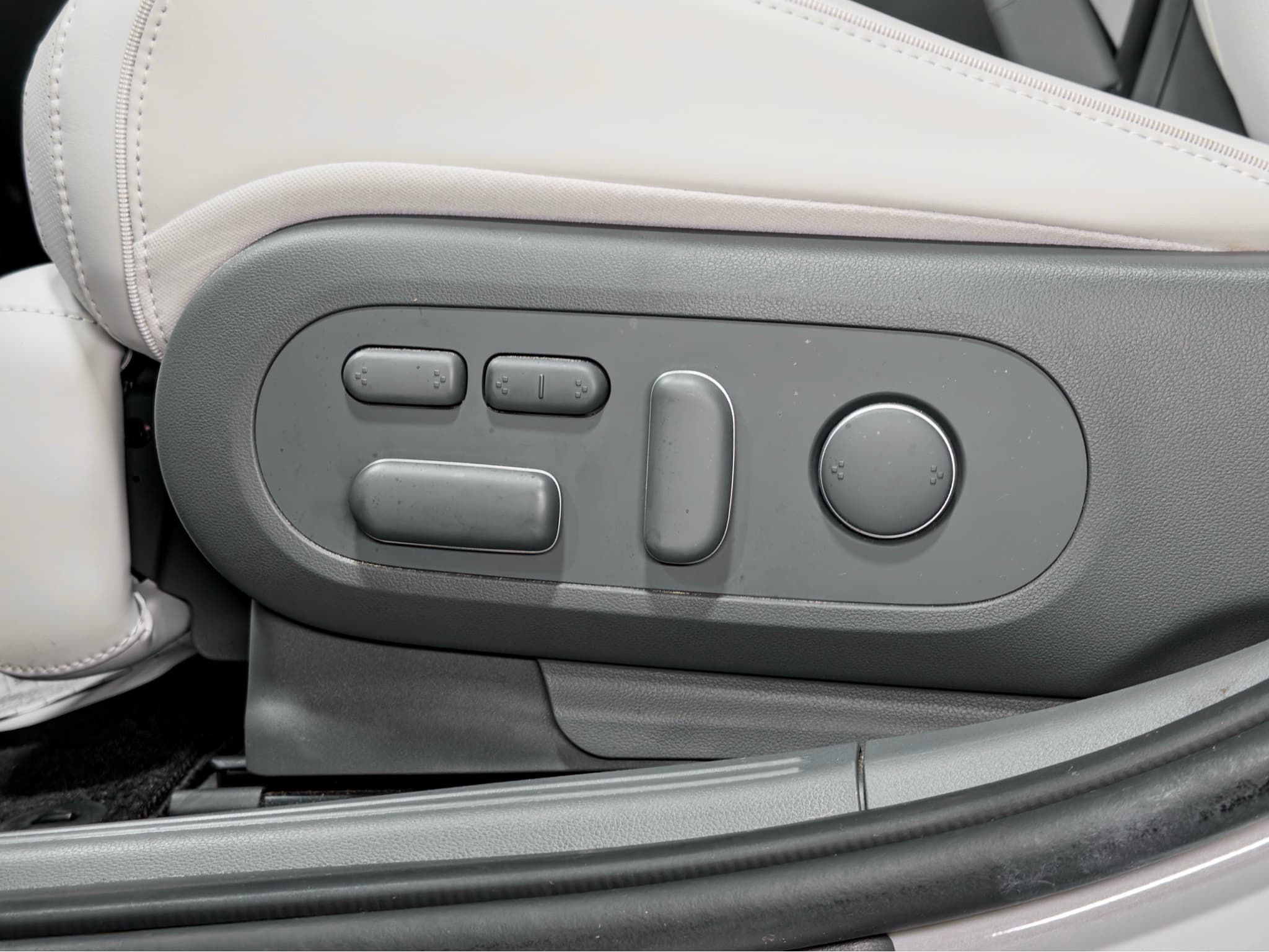 2023 Hyundai IONIQ 5 view 7