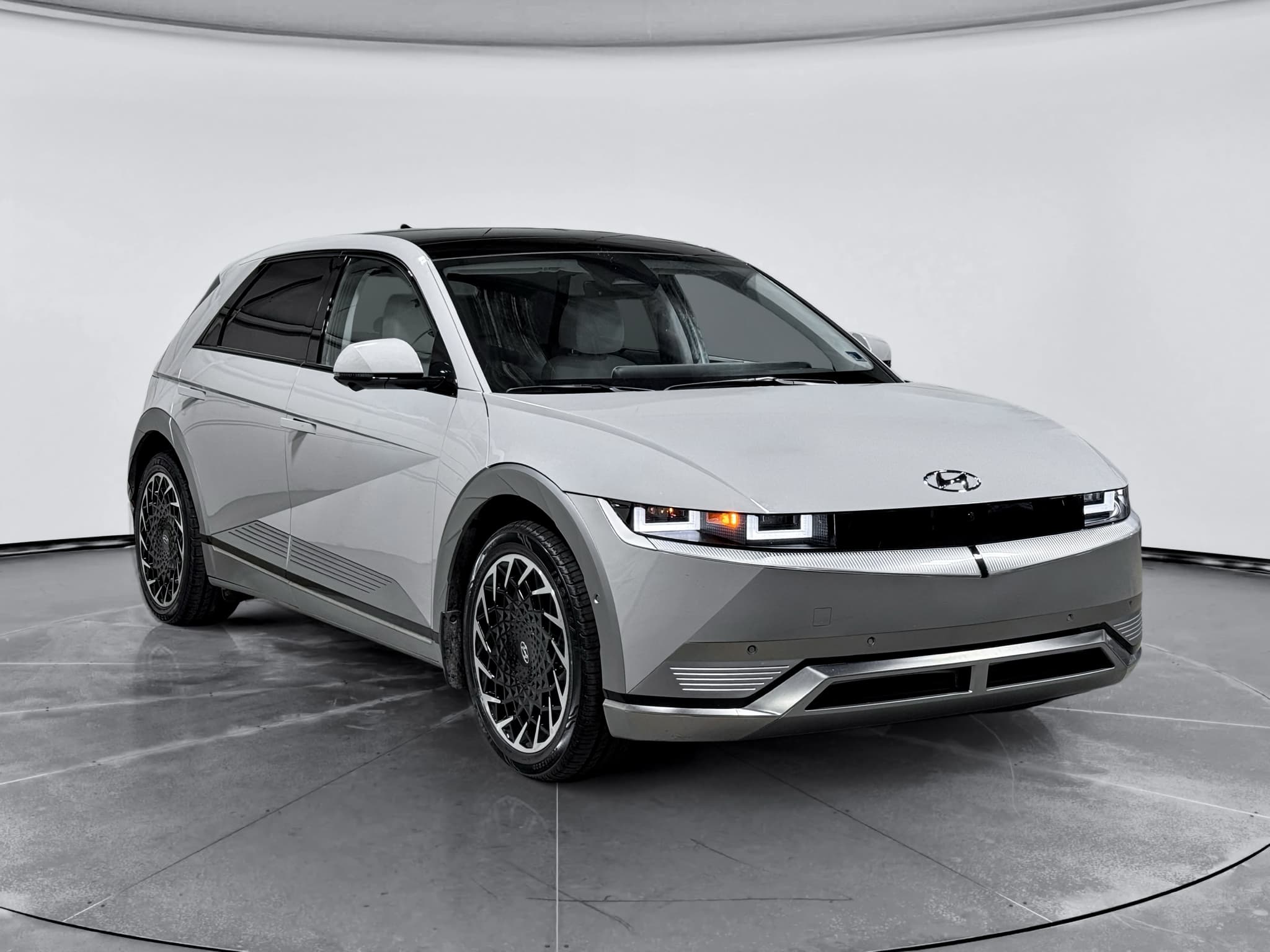 2023 Hyundai IONIQ 5 view 4
