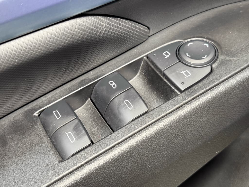 2025 Chevrolet Equinox EV view 7