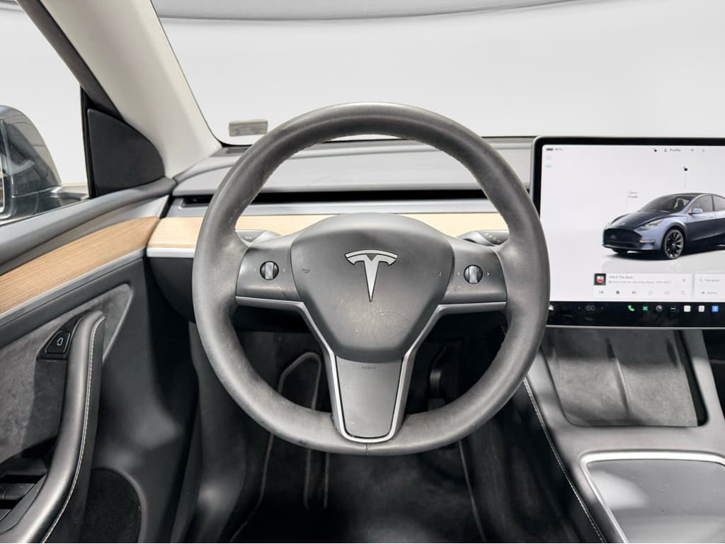2024 Tesla Model Y view 7