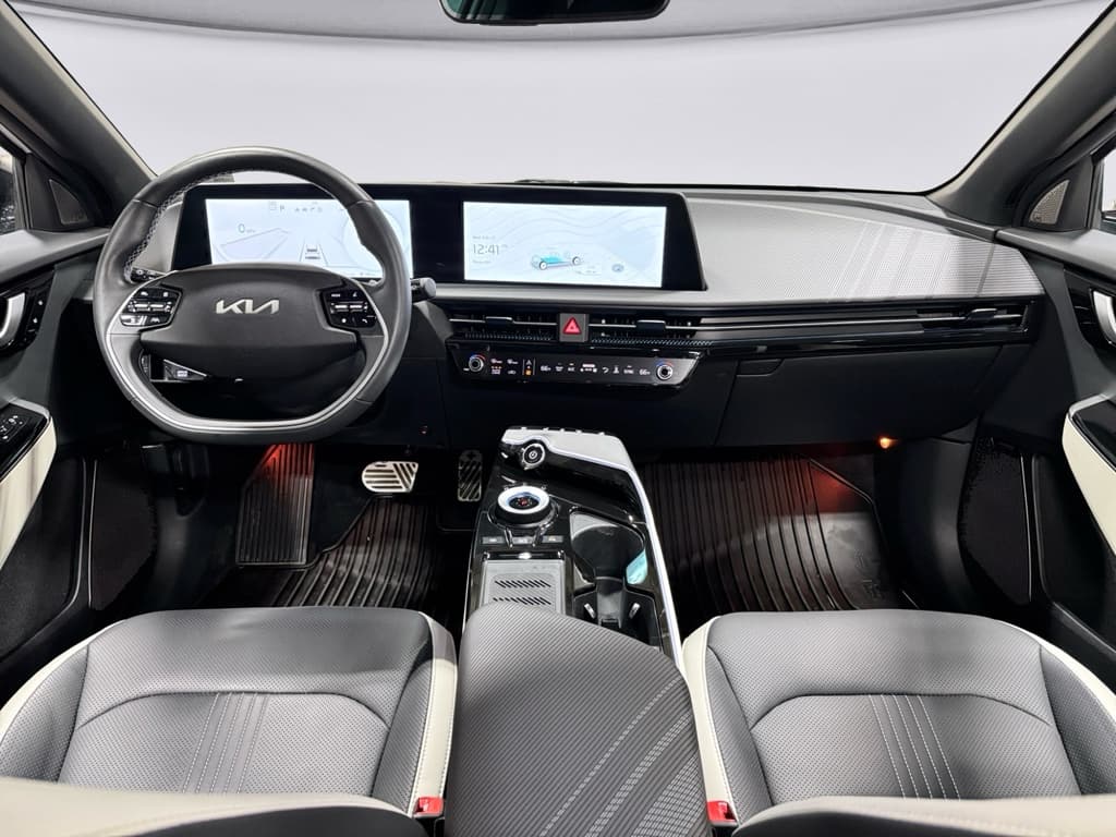 2024 Kia EV6 view 17